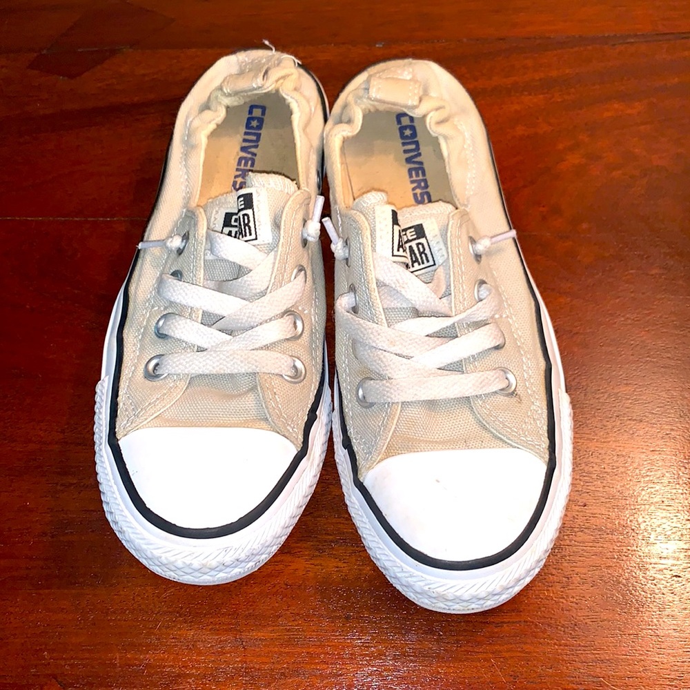 Women’s size 6 low rise grey converse